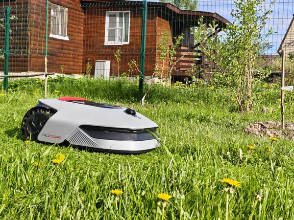 Роботизированная газонокосилка - это высокотехнологичное устройство со множеством функций