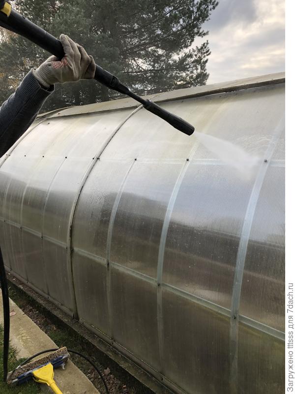 Смываем чистой водой