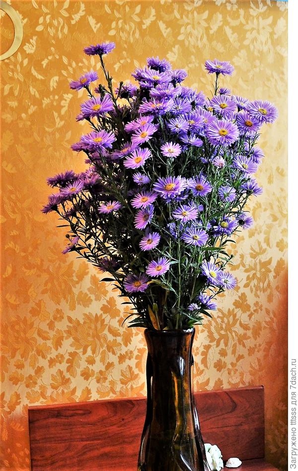 От меня вам всем букетик!