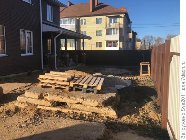 Вид дома с передней стороны другой ракурс