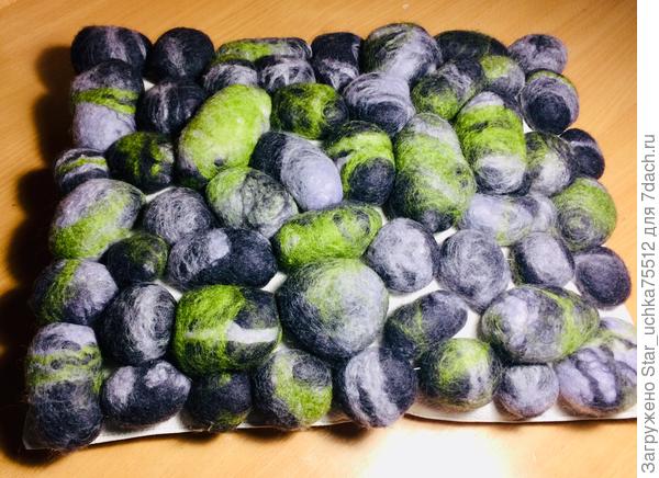 Подушка для дивана из камней в подарок...