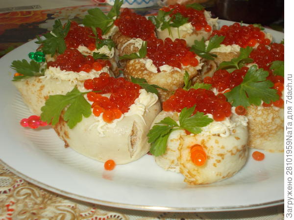 блины с икрой и сметаной