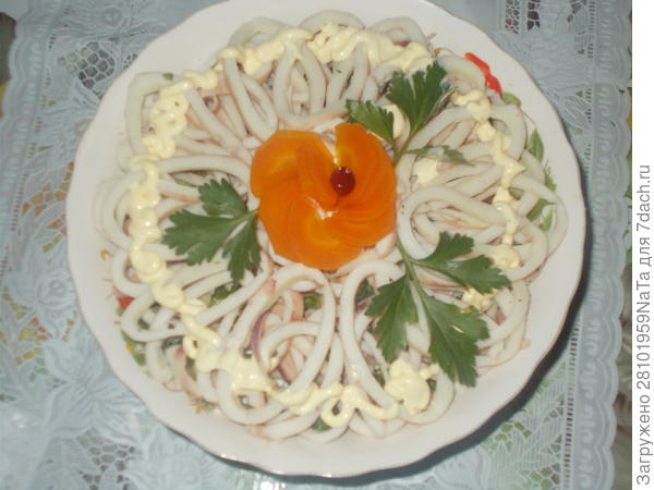 салат с кальмарами
