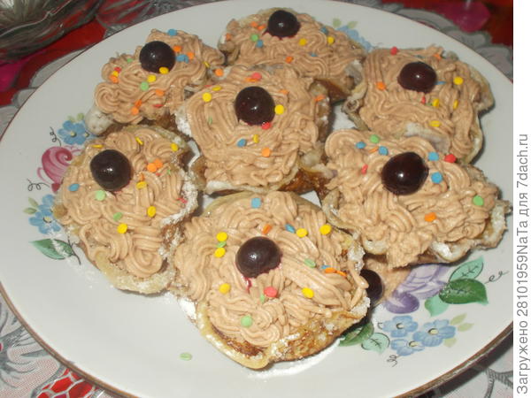 блинные корзиночки с кремом и вишней