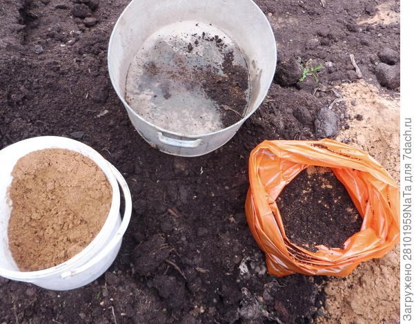 кладем грунт в пакеты