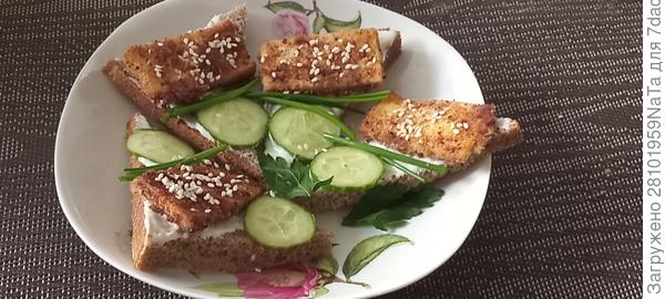 бутерброды с жареным сыром тофу