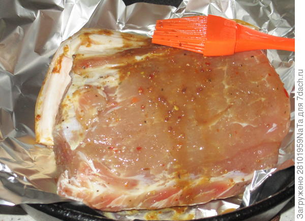 выкладываю мясо