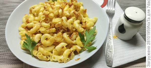 макароны с луком ,морковью и яйцом