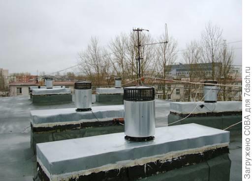 Вот так модернизируют вентиляцию одновременно во всём доме например. Один вентилятор, постоянно работающий на все каналы сразу. Борьба с сыростью например.