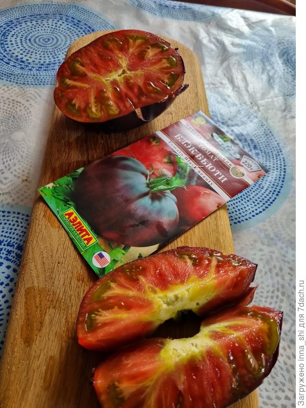 Место крепления плодоножки - большое. Томат Блэк Бьюти