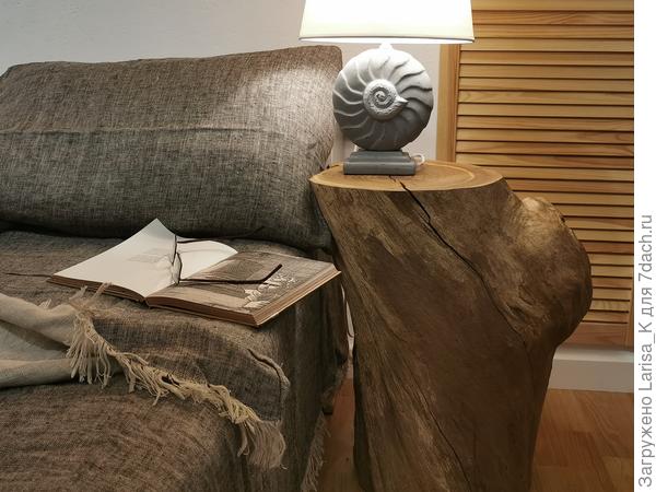 Вот такие пеньки &quot;ручной работы&quot; в дачной спальне в роли прикроватных столиков))))