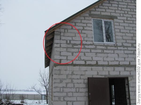 Трещина по фасаду