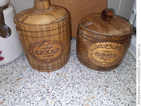 Солонка и сахарница