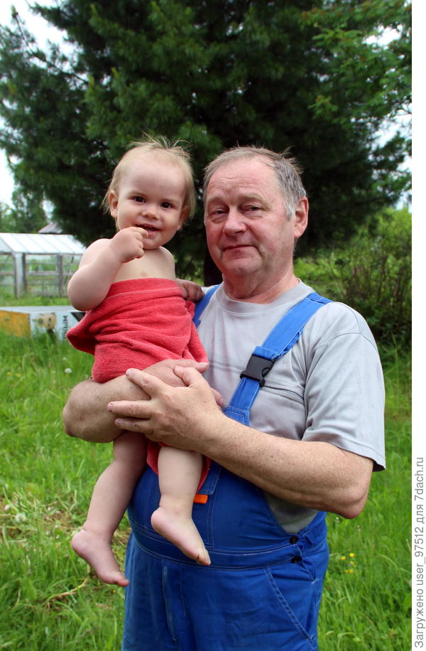 А мне на даче с внуком не до насосов