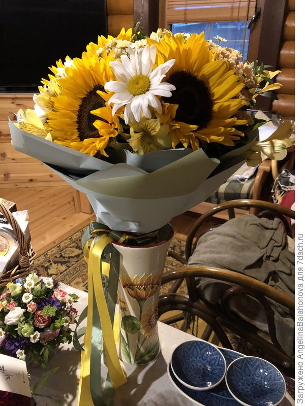 Букет с подсолнухами- светло и радостно!