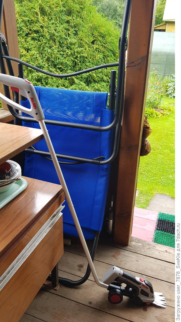 Ножницы и кусторез Al-ko) и с ручкой, не нужно кверху попой торчать)))