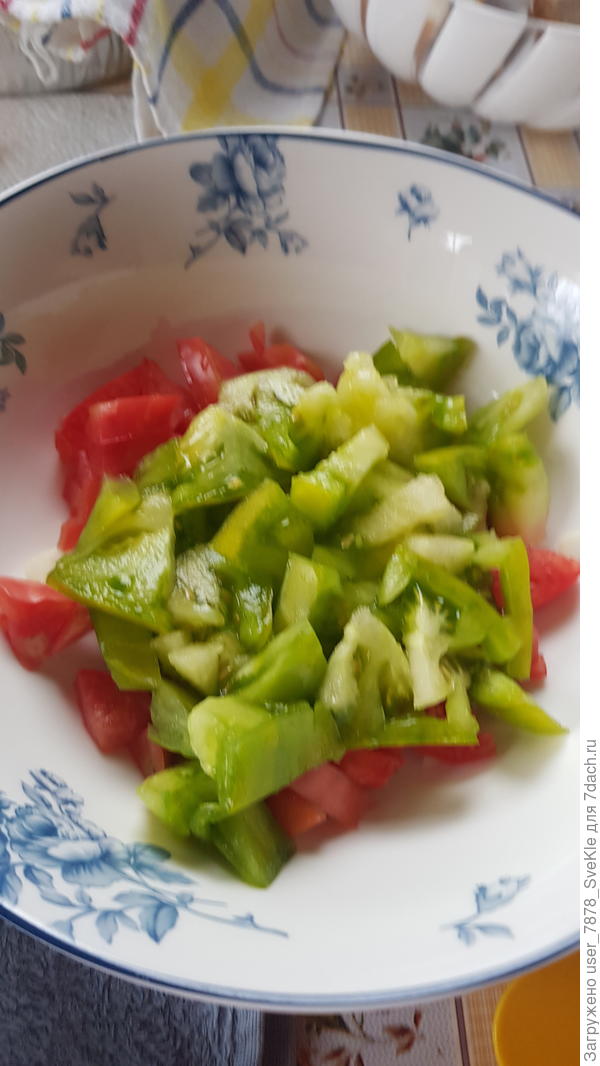 Сделали салатик из Японки, Сарры и Ирландского ликёра