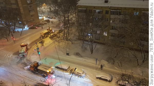 Фото прям сейчас с балкона. Засыпает снова нас ❄