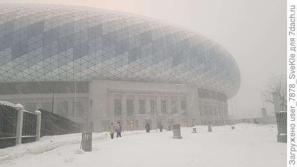 Все в метели. Наземного общественного транспорта пока что- то не встретила. Изображая Сусанина, иду на работочку)
