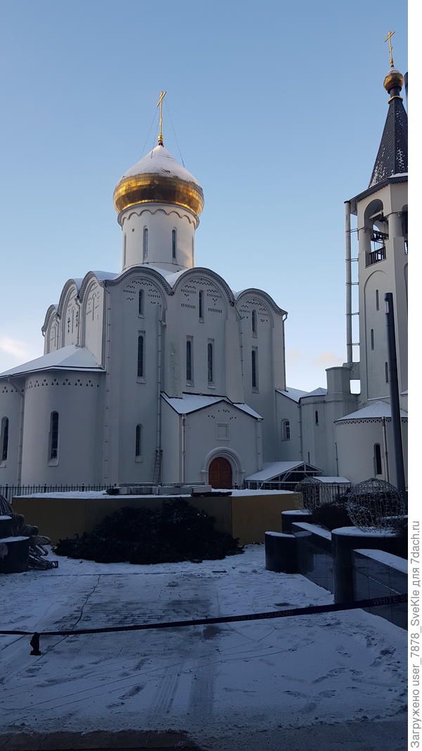 Весна не за горами! Мэр Москвы, наконец-то, распорядился разобрать новогодние конструкции.