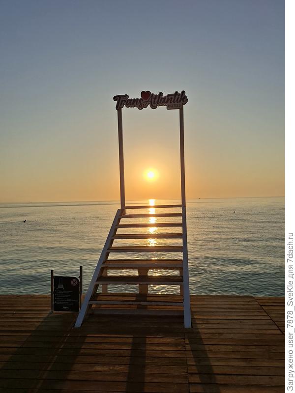 Лето летнее. Вода - парное молоко)