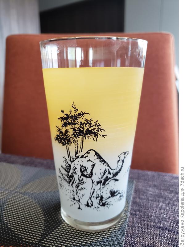 Этот стакан - память о свекрови. Уверена, что кто-то такой и у себя найдёт