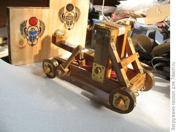 настольная катапульта DIY