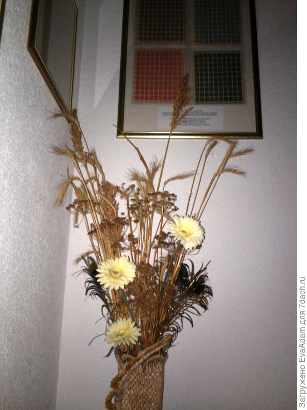 самые высокие на фото, остальные букеты в Белоруссии!))