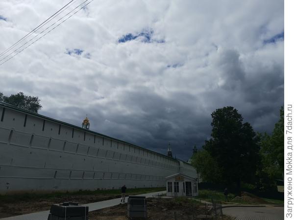 Облака над Свято-Троицкой Сергиевой лаврой