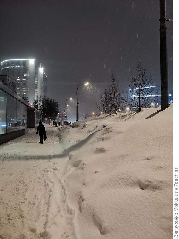 Гора из снега.