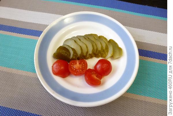 Бутерброды со шпротами и маринованными огурцами. Пошаговый рецепт с фото () Бутерброды со шпротами и маринованными огурцами. Пошаговый рецепт с фото