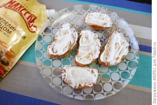Бутерброды со шпротами и маринованными огурцами. Пошаговый рецепт с фото () Бутерброды со шпротами и маринованными огурцами. Пошаговый рецепт с фото
