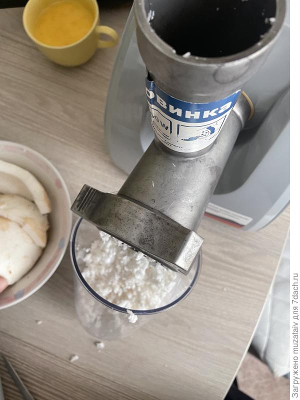 Перемолола мякоть через мясорубку