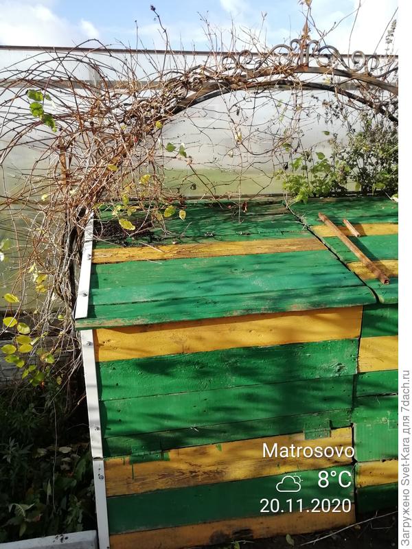 Тут видно арку. Ящики уже старенькие, но думаю пару лет ещё прослужат