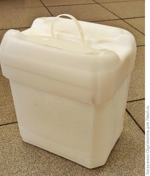 Пластиковый короб с крышкой для хранения
