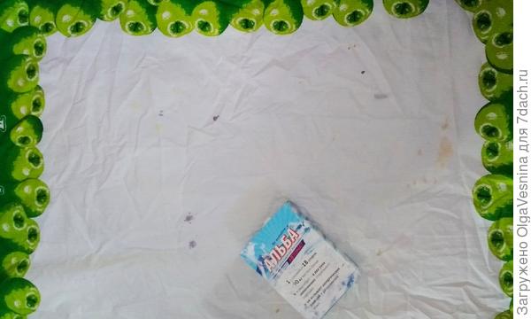 Скатерть ДО применения средства для стирки  " Альба".