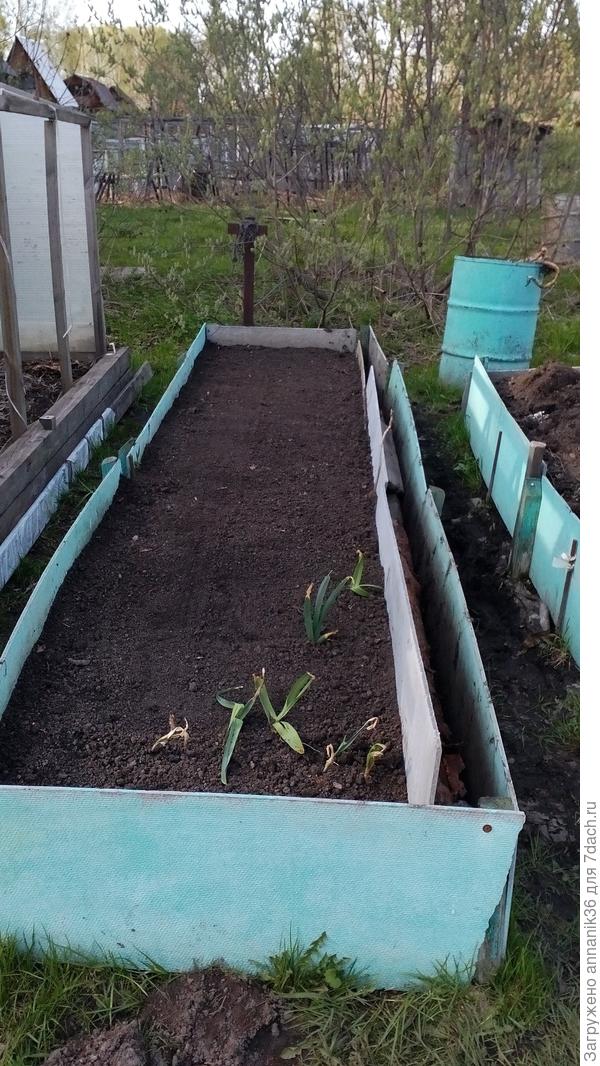 Это я увеличиваю ширину прохода, ну больно царапает ноги об арматуру, удерживающую стенки