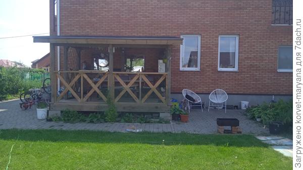 Дальний план - отражают светлые пейзажи