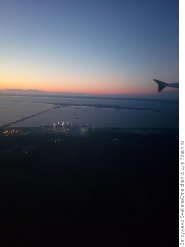 Восход из илюминатора (прошу прощения за муть, они резко бывают абсолютно прозрачными)