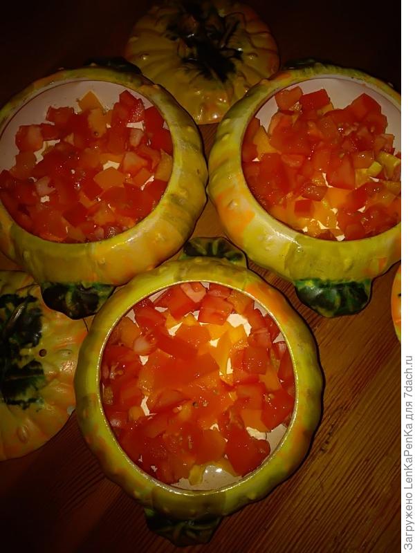 Сирене по-шопски: брынза, запеченная с овощами и яйцом в горшочках. Пошаговый рецепт и фото () Сирене по-шопски: брынза, запеченная с овощами и яйцом в горшочках. Пошаговый рецепт и фото