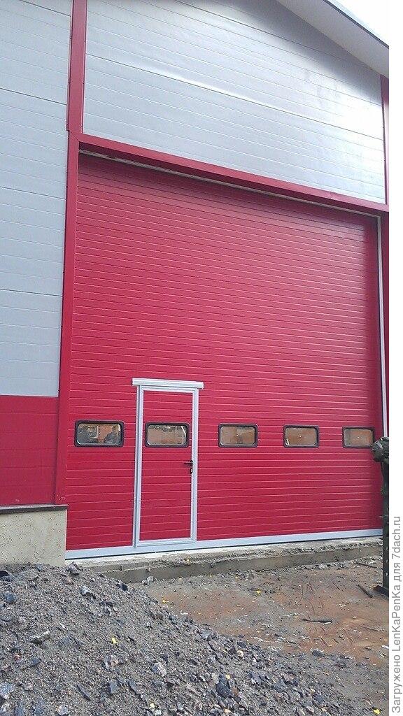 Ворота, благодаря которым появился туалет))