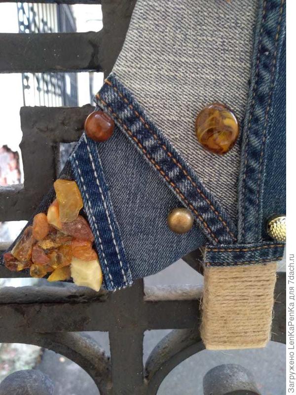 Левый нижний угол-тот самый янтарь