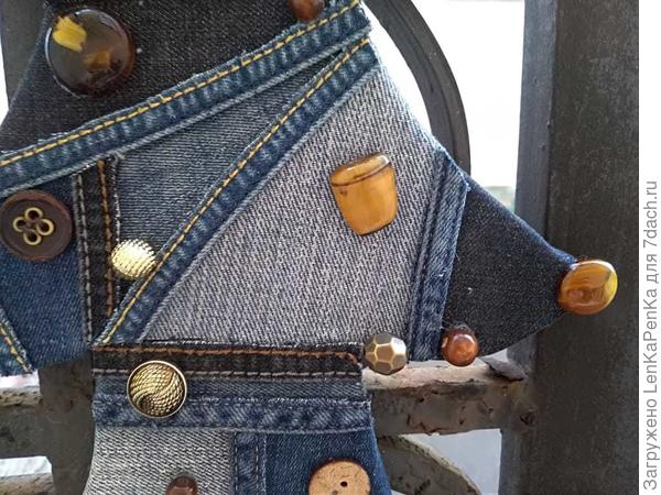 Камень неправильной формы тоже какой-то полудрагоценный, но убей-не помню какой)))