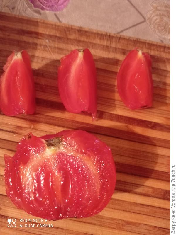 Томат Vinteg Vaen в разрезе