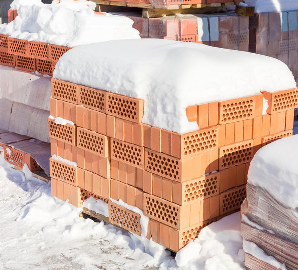 Есть ряд стройматериалов, которые не требуют специальной подготовки к зиме