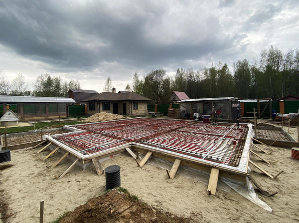 Фундамент УШП с разводкой труб теплого пола