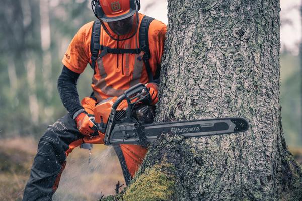 В стандартной комплектации 592 ХР оснащена новой облегченной шиной Husqvarna серии X-Tough Light, а также фирменной цепью Husqvarna серий X-Cut C85.