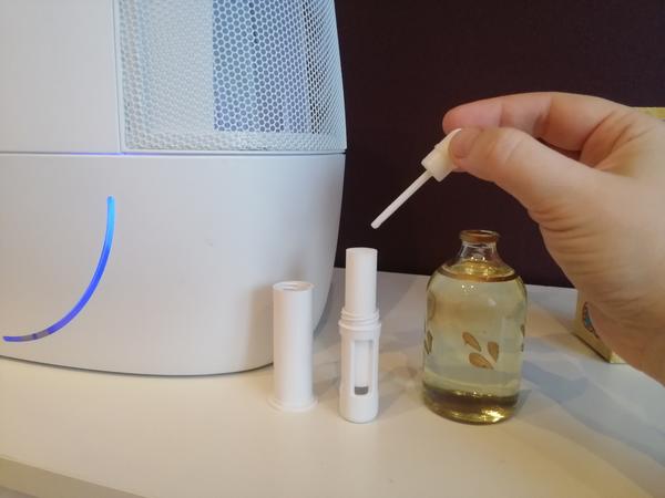 Ароматическое масло нужно щедро на мягкий "щуп", чтобы эффект был заметен