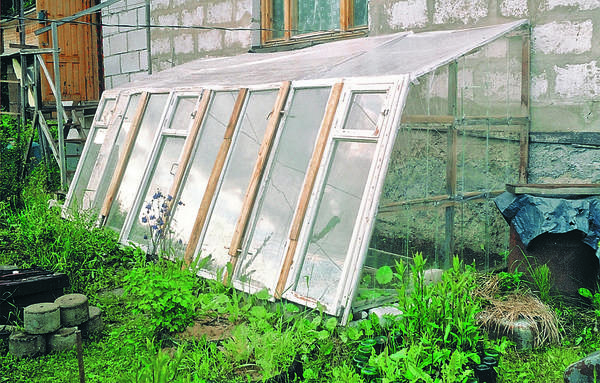 Пример строительства теплицы из оконных рам: пускаем в ход старые окна