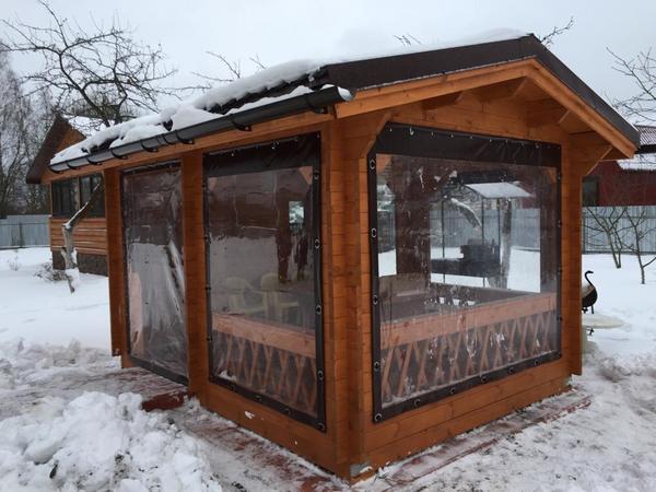 На зиму мягкие окна не рекомендуется оставлять в сложенном состоянии. Фото с сайта gibkieokna23.ru